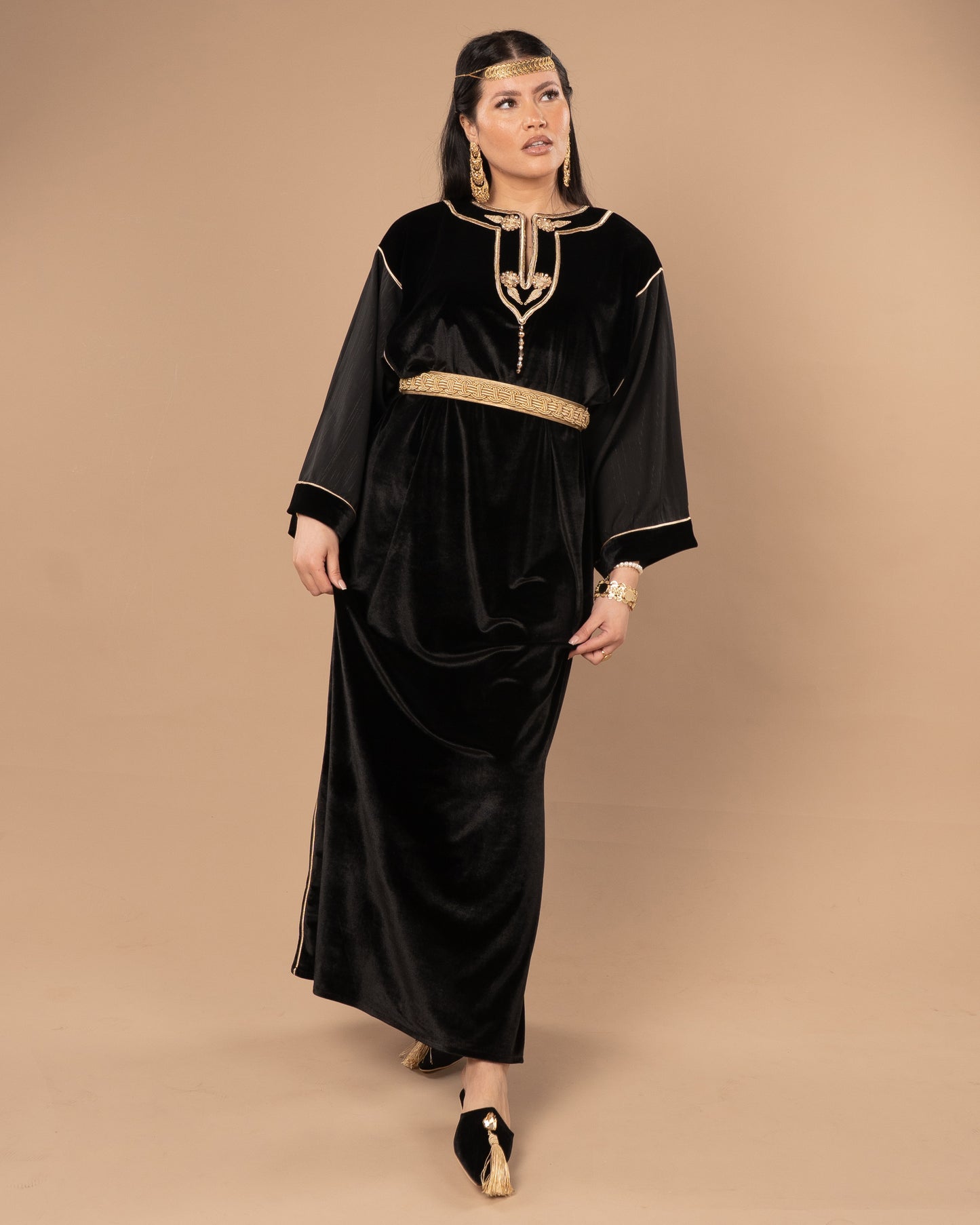 Djeba Raghad en velours brodé – Noir profond