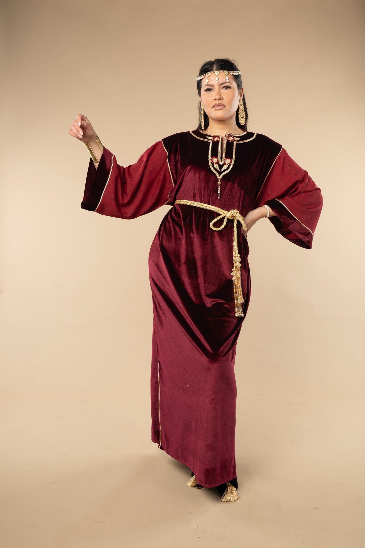 Djeba Raghad en velours brodé – Bordeaux