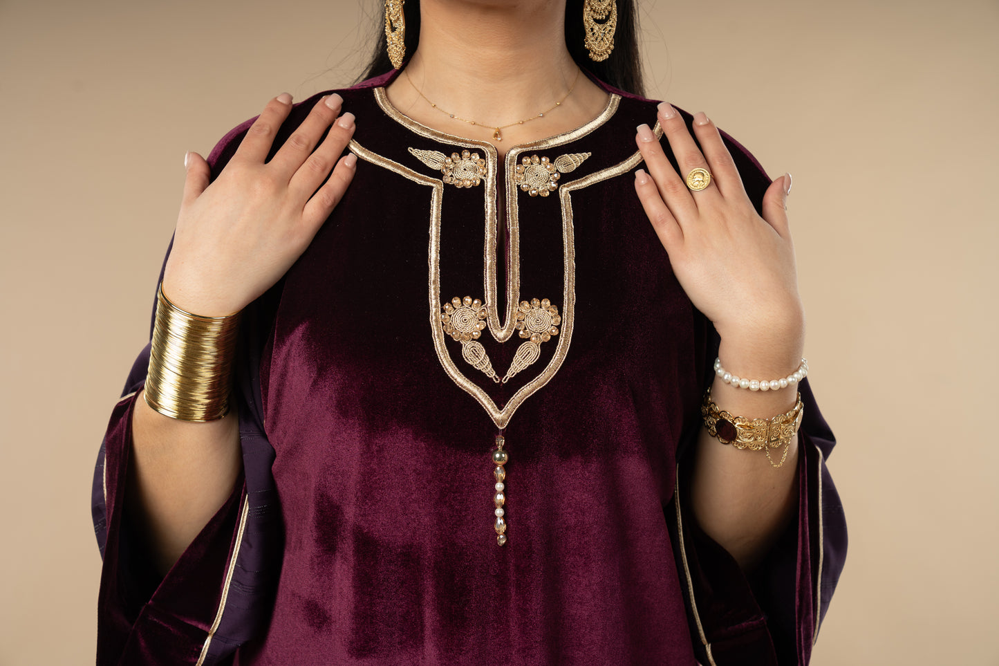 Djeba Raghad en velours brodé – Prune