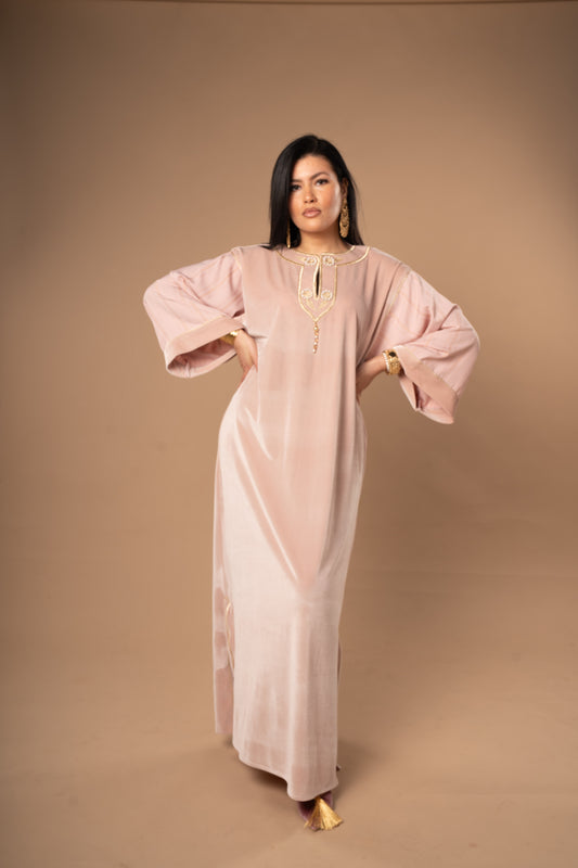 Djeba Raghad en velours brodé – Rose poudré