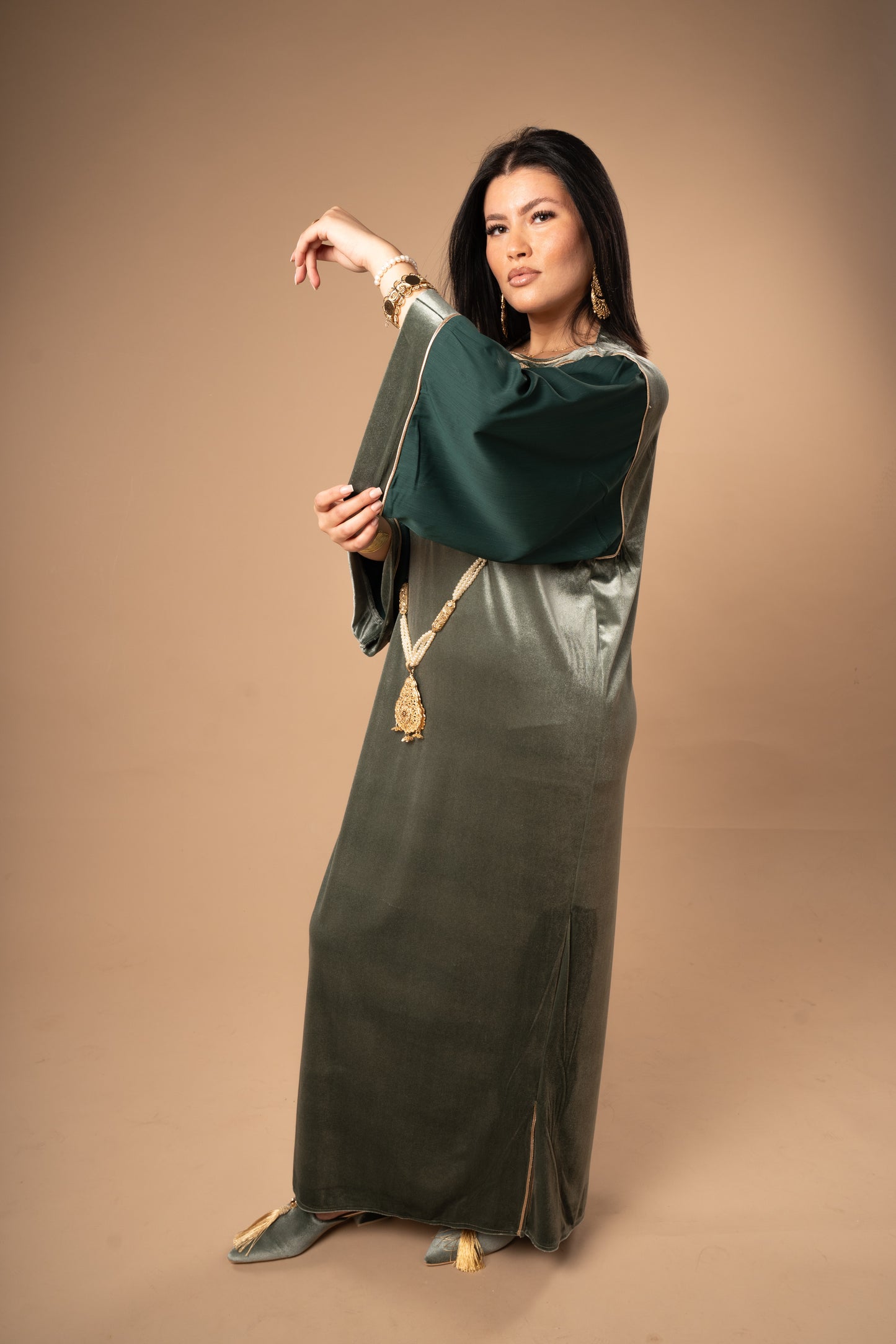 Djeba Raghad en velours brodé – Vert Émeraude