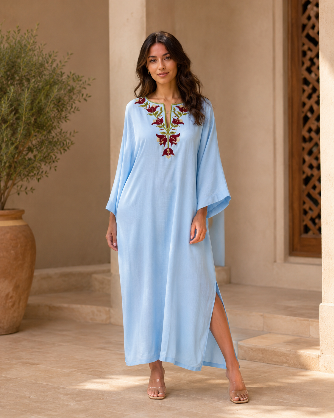 Djeba Zahra bleu ciel à broderie florale, robe longue à manches amples